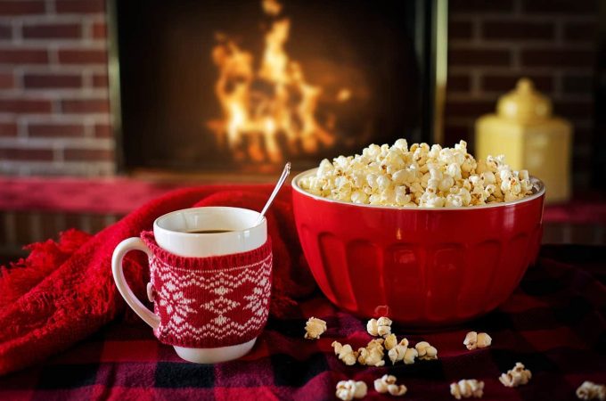 Regarder un film en dégustant du pop-corn fait maison !